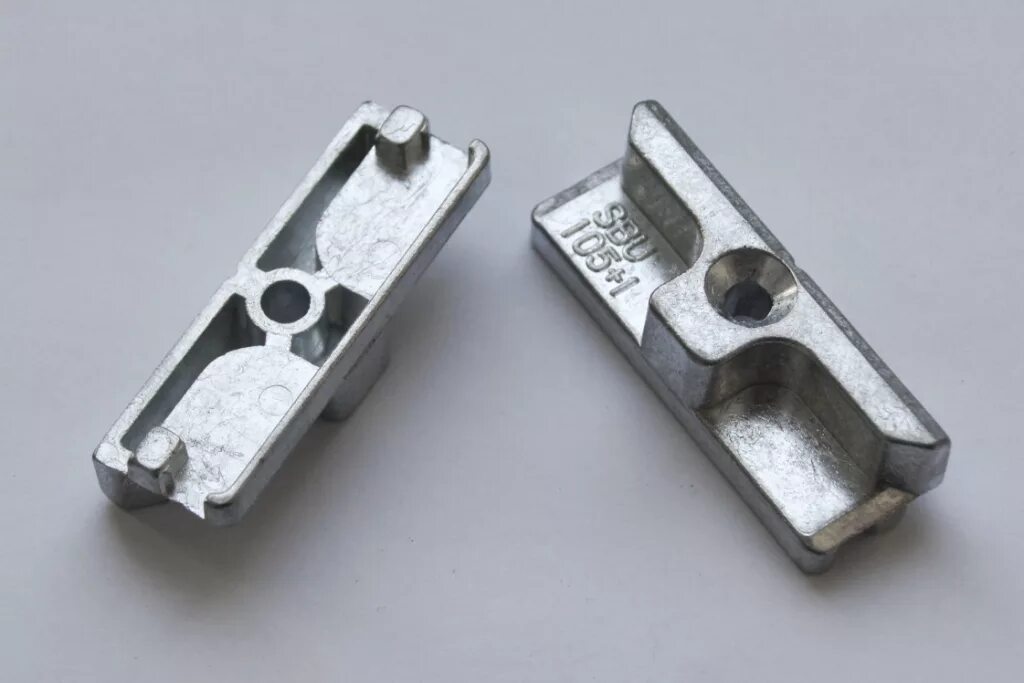 94185 универсальный скрытый прижим. Прижимная планка окна. Ответная планка veka roto 457612. Ответная планка для балконной двери. Фурнитура рото ответная планка.