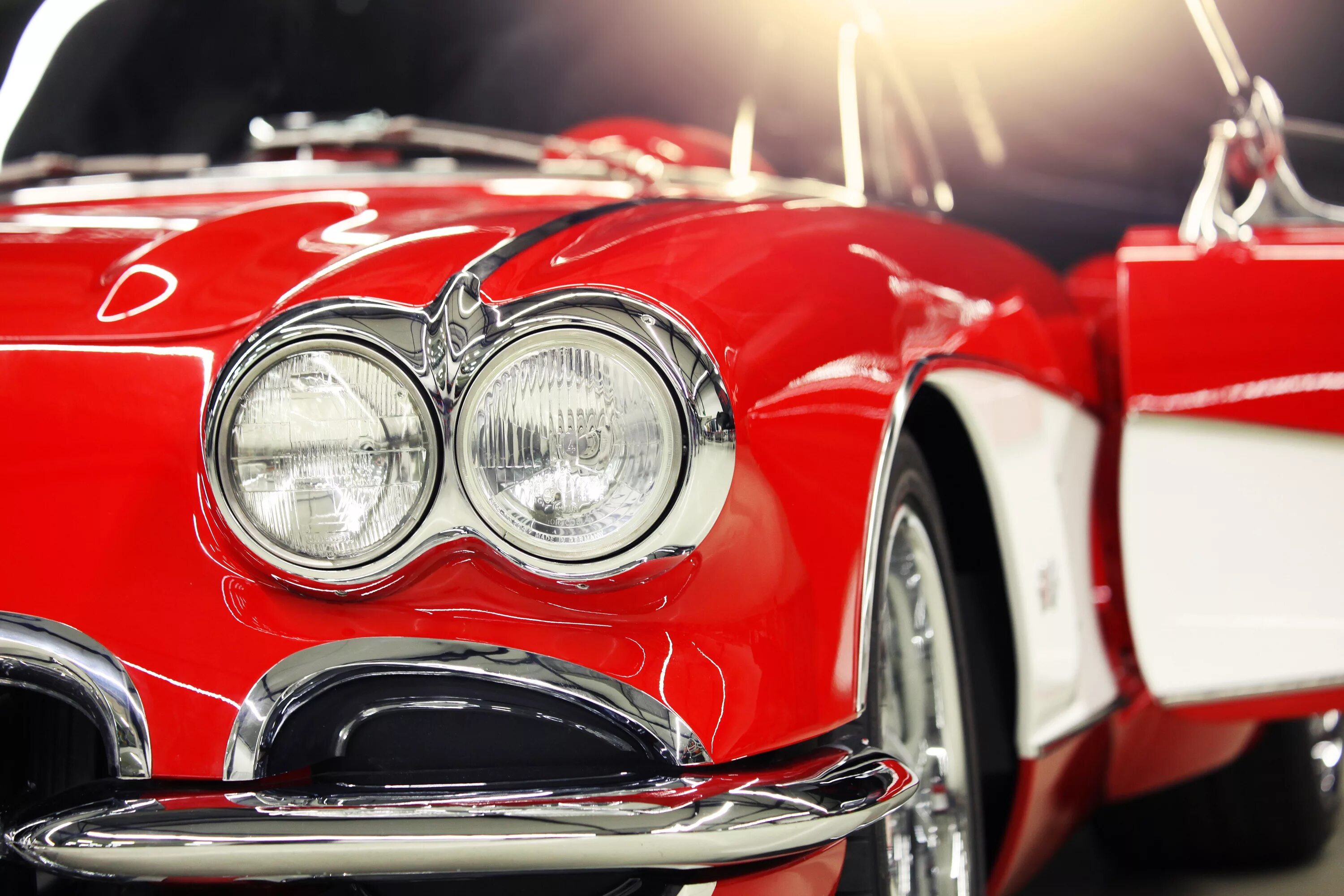 Бело красный автомобиль. Chevrolet Corvette c1. Шевроле Корвет 1959. Chevrolet Corvette c1 1959. Chevrolet Corvette Retro.