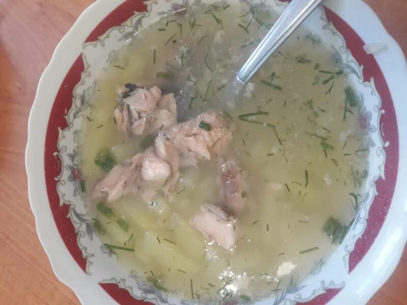 Суп из консервированной горбуши с пшеном. Рыбный суп с пшеном. рыбный суп из горбуши с пшеном. суп с соленой красной рыбой. суп из сникерсов чечня.