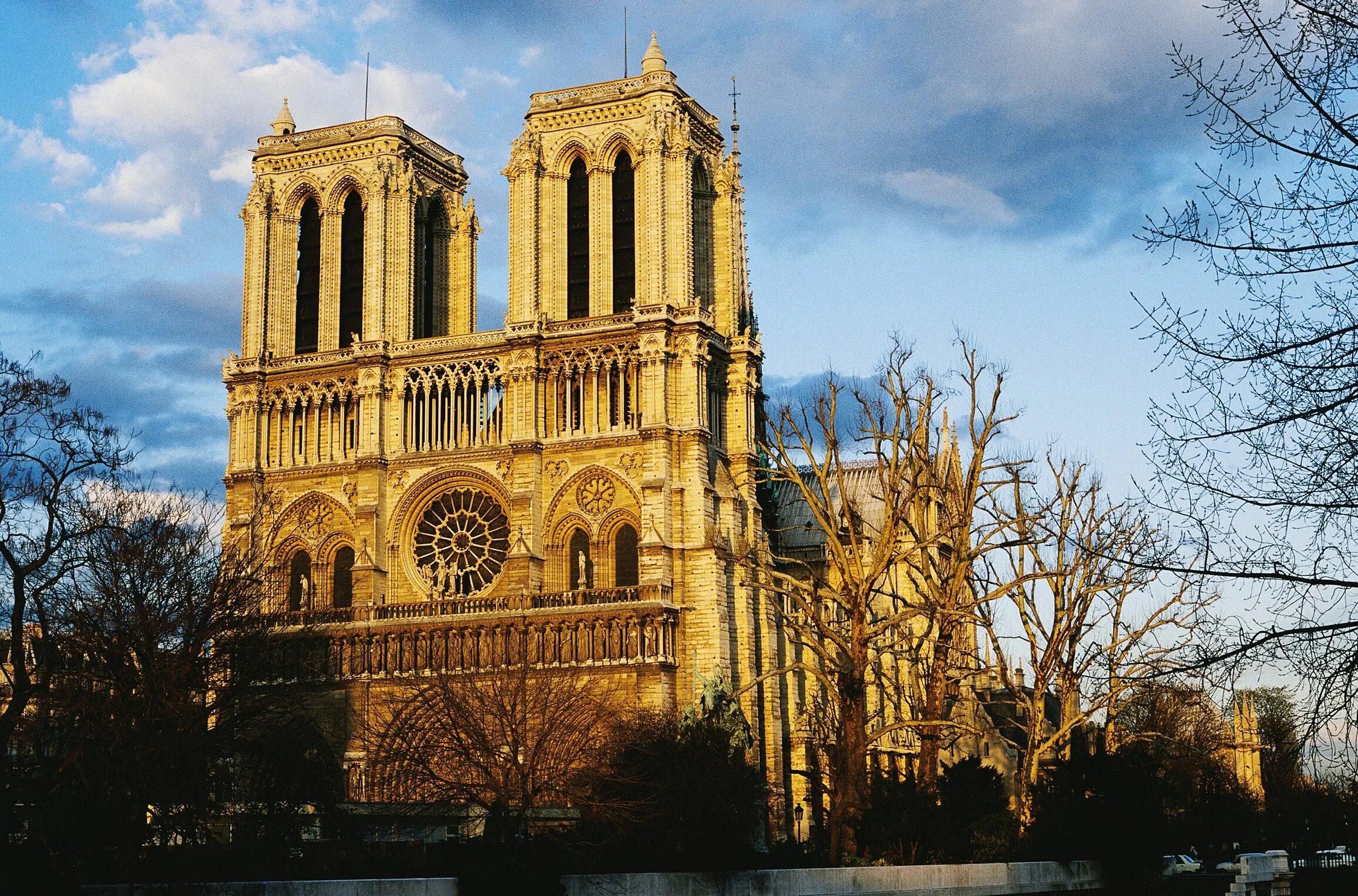 Xii—xv века. Собор девы марии во флоренции. Руанский собор. Собор в питерборо англия. Какое искусство архитектура.