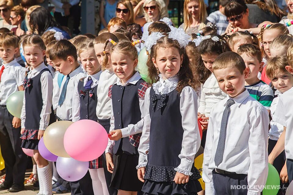 Школа 18 могилев. Могилев первая гимназия. Гимназия 3 Могилев директор. Могилев 1 гимназия лучшие ученики. 42 Школа форма.