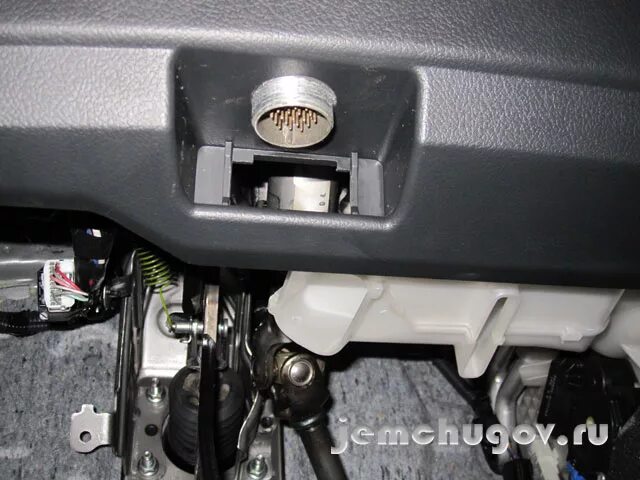 Toyota camry 30 диагностический разъем. Разъём obd2 в тойота камри 50. Диагностический разъем тойота камри v50. Camry 30 диагностический разъем. Obd 2 разъём у toyota camry 40.