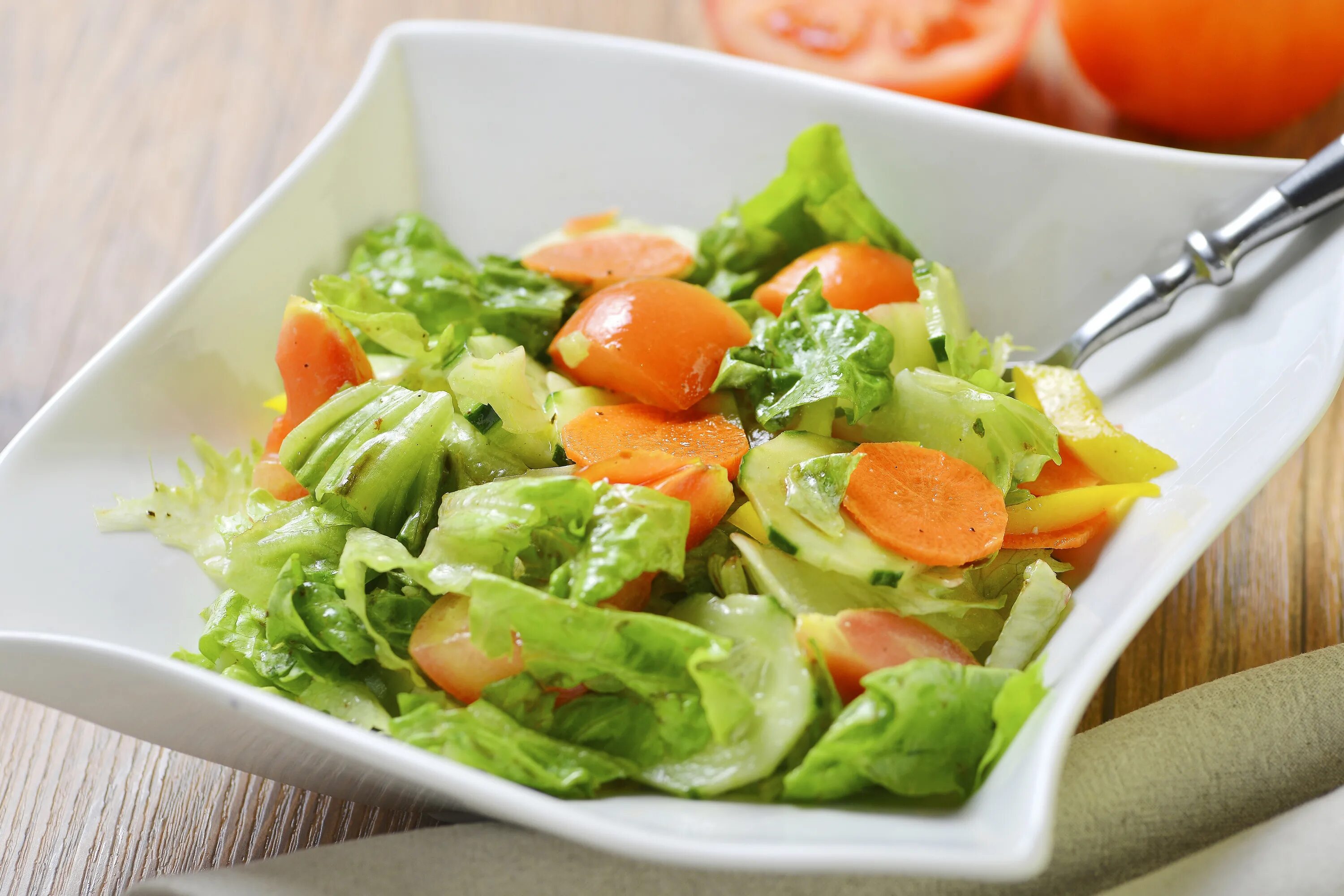 Овощной салат. Овощной салат Ингредиенты. Сочный овощной салат. Овощной салат для школьников.