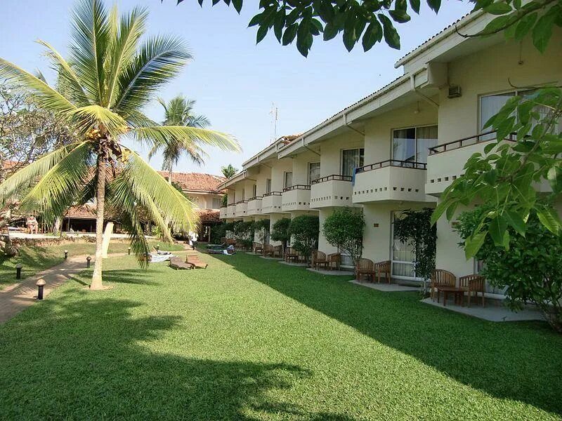 Шри три. Hibiscus Beach Hotel Шри Ланка. Калутара / Kalutara Hibiscus Beach Hotel. Hibiscus Beach Hotel 4 Шри-Ланка. Hibiscus Beach Hotel Villas 3 Шри Ланка.