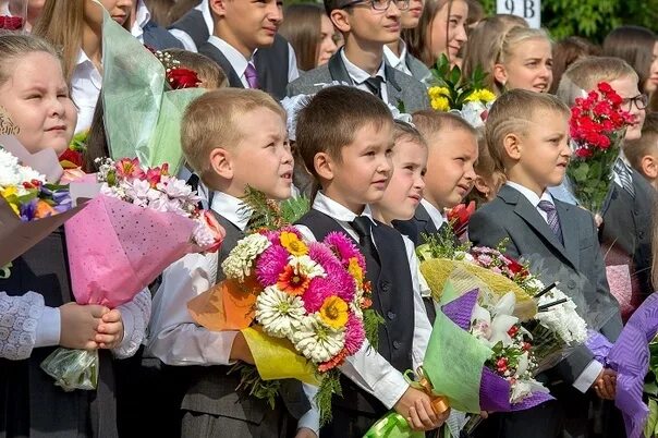 Красивые первоклашки. Подмосковье учебный год. Подмосковье учебный год. 1 сентября 2023. 1 сентября.