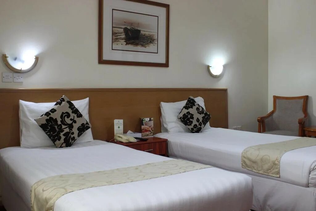 Sharjah premiere hotel & resort 4*. Аль маха регенси отель шарджа. Шарджа отели 3 звезды. Шарджа отели 3 звезды. Beach hotel sharjah 3.