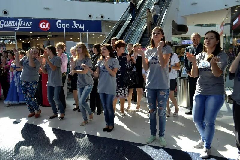 Сеансы аквамолл ульяновск. Аквамолл Ульяновск. Синема парк Аквамолл Ульяновск. Аквамолл Ульяновск одежда. Остин Аквамолл Ульяновск.