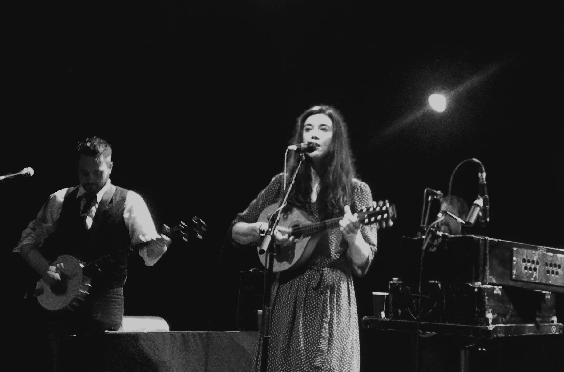 Lisa hannigan art. Lisa hannigan. Lisa hannigan концерт. Lisa hannigan toxic jeff russo. Лиза ханниган pistachio.