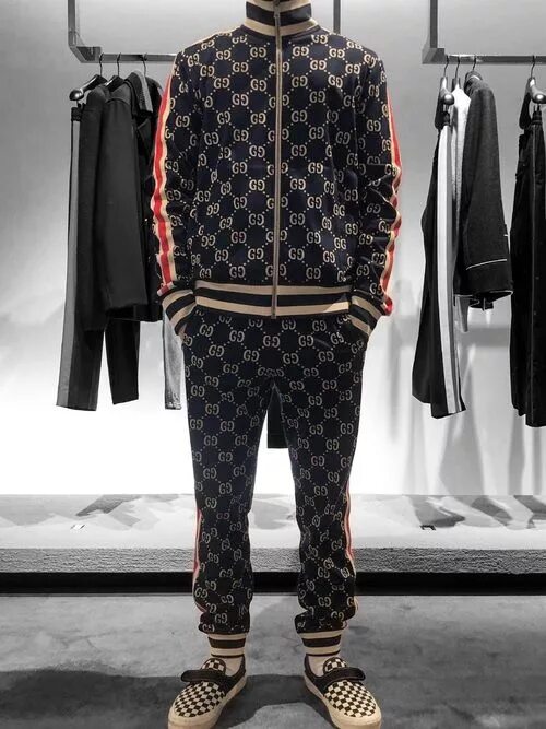 Костюм луи виттон. Мужской спортивный костюм луи louis vuitton. Louis vuitton спортивный костюм. Луи виттон спортивный костюм женский. Луи виттон костюм мужской.