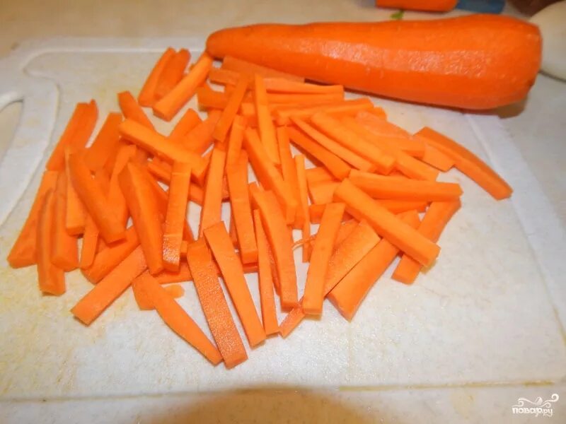 Нарезать крупной соломкой. Морковь для плова нарезать. Морковь для плова. Нарезать морковь соломкой для плова. Морковь для плова нарезать.