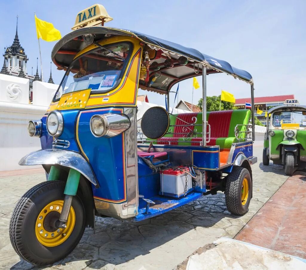 Тук-тук транспорт в Таиланде. Тук тук Таиланд. Такси тук тук Тайланд. Тук тук машина в Тайланде.