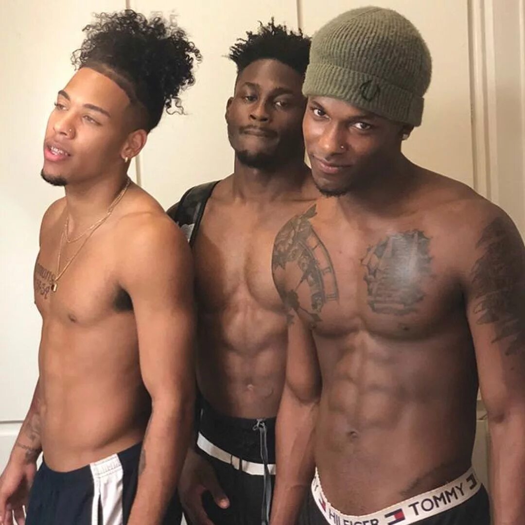 Two black guys. Американская группа из 3 парней темнокожие. black boys для группы. бойс ту мэн. black man группа.
