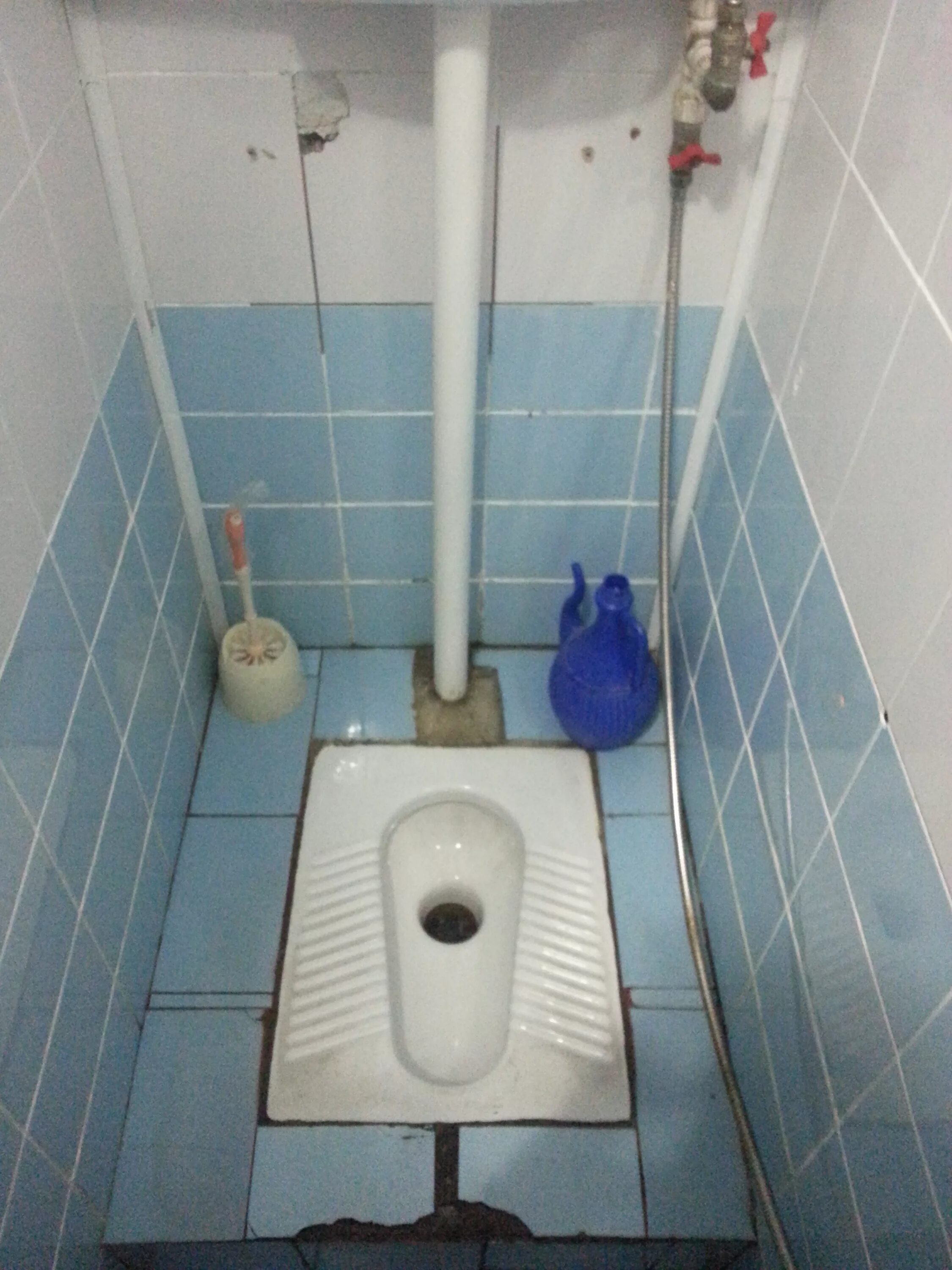 Мусульманский туалет. Унитаз в туалете. Унитаз для мусульман. Туалет без унитаза.