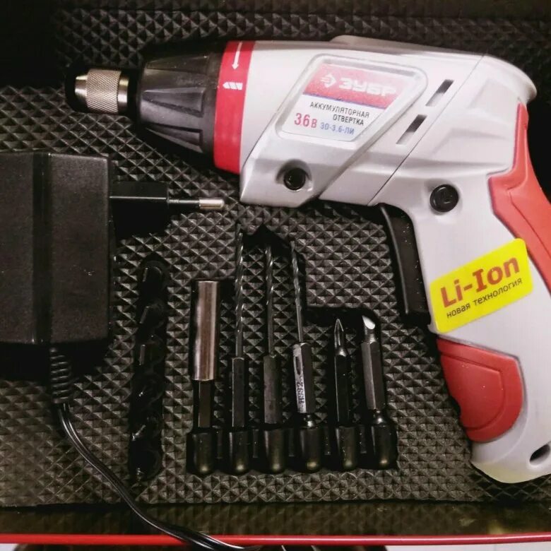 6-ли зарядка. Шуруповерт зубр электрическая отвертка. Отвертка аккумуляторная с эксцентриковой насадкой зубр викс-2. Электрическая отвертка зубр. Электроотвертка зубр.