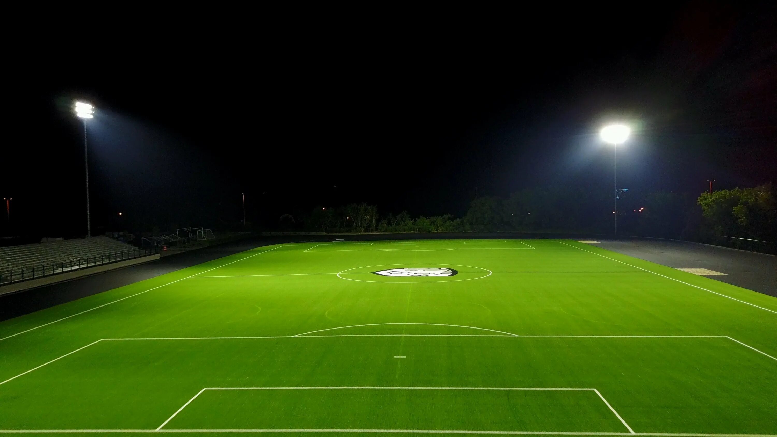 Освещение стадиона. Освещение футбольного стадиона. Family market. Современный продуктовый рынок. Family in supermarket wallpaper.