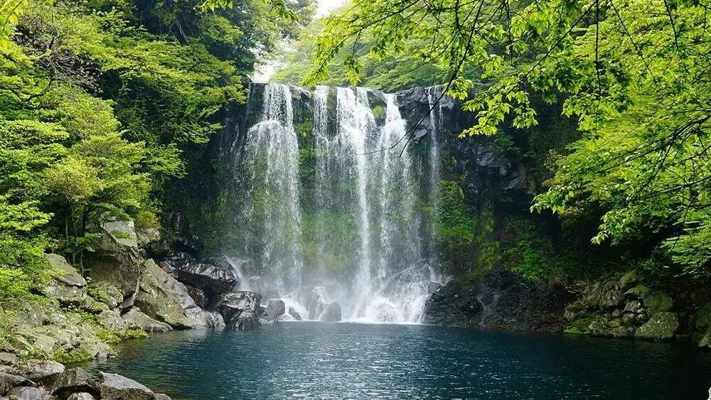 Гора чертовы ворота адыгея. Природные памятники адыгеи гора тхач. Природный парк большой тхач адыгея. Адыгея водопады. Республика адыге.