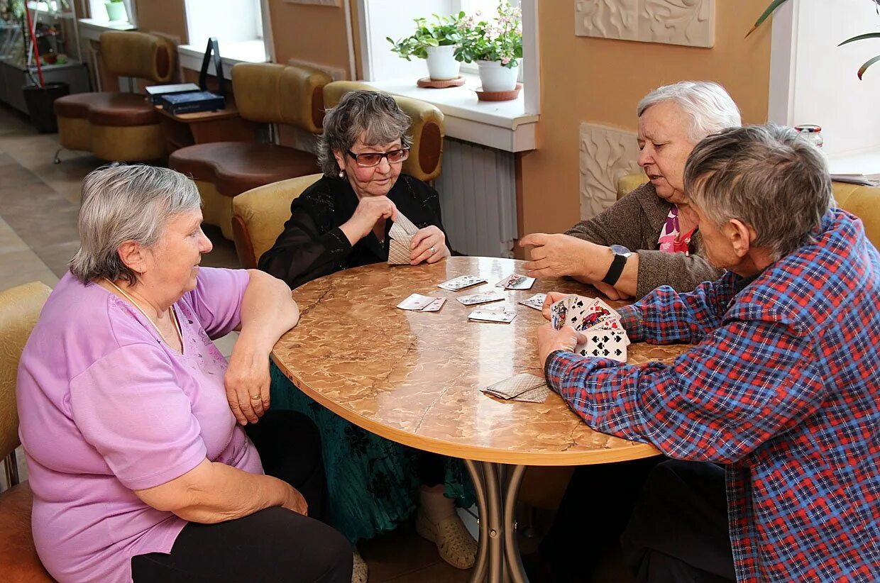работа социального работника с пожилыми людьми. психолог и пенсионер. работа социального работника с пожилыми людьми. пожилые люди. общение с пожилыми людьми.