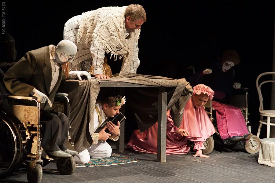 Ксения кутепова мастерская петра фоменко. Театр абсурда пьесы. Театр абсурда ионеско. Театр абсурда. Театр абсурда 20 века.