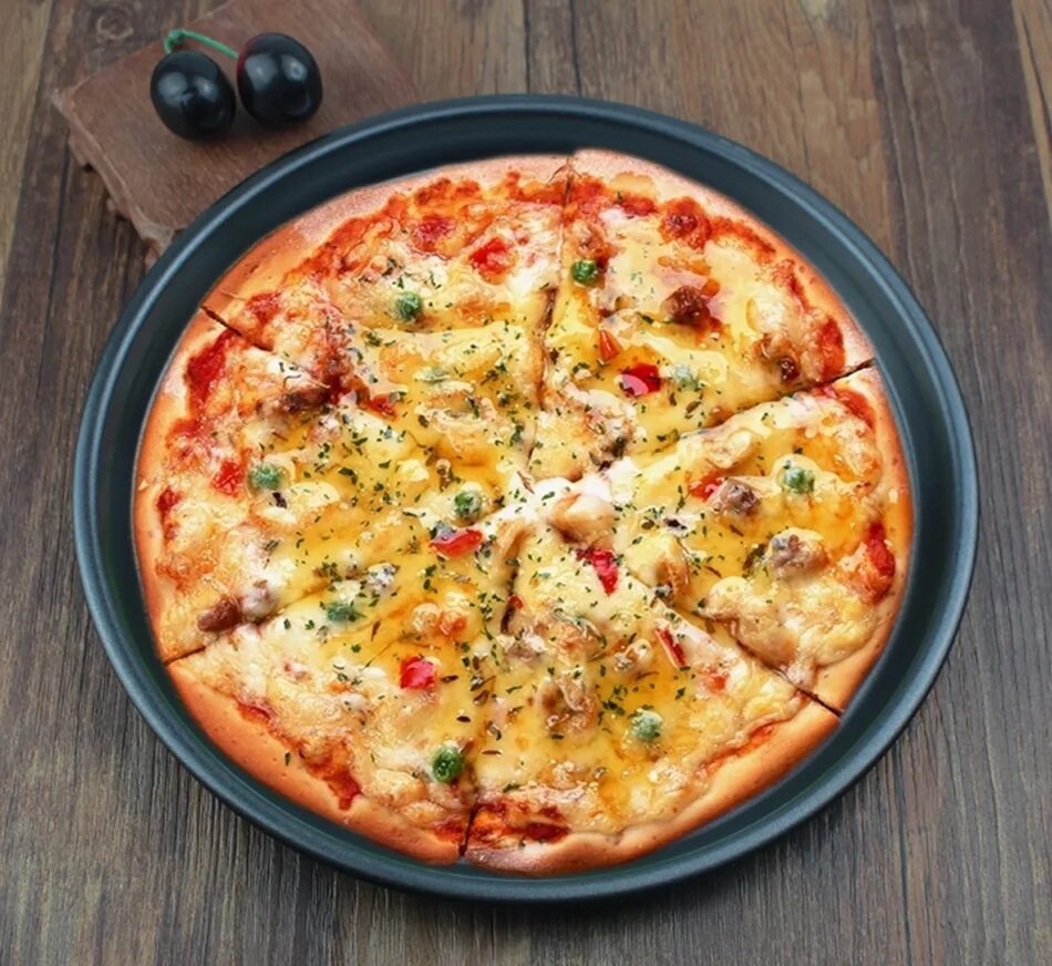 Получается пицца. Pizza pan сковородка. пицца на сковороде. домашняя пицца на сковороде. быстрая пицца на сковороде.