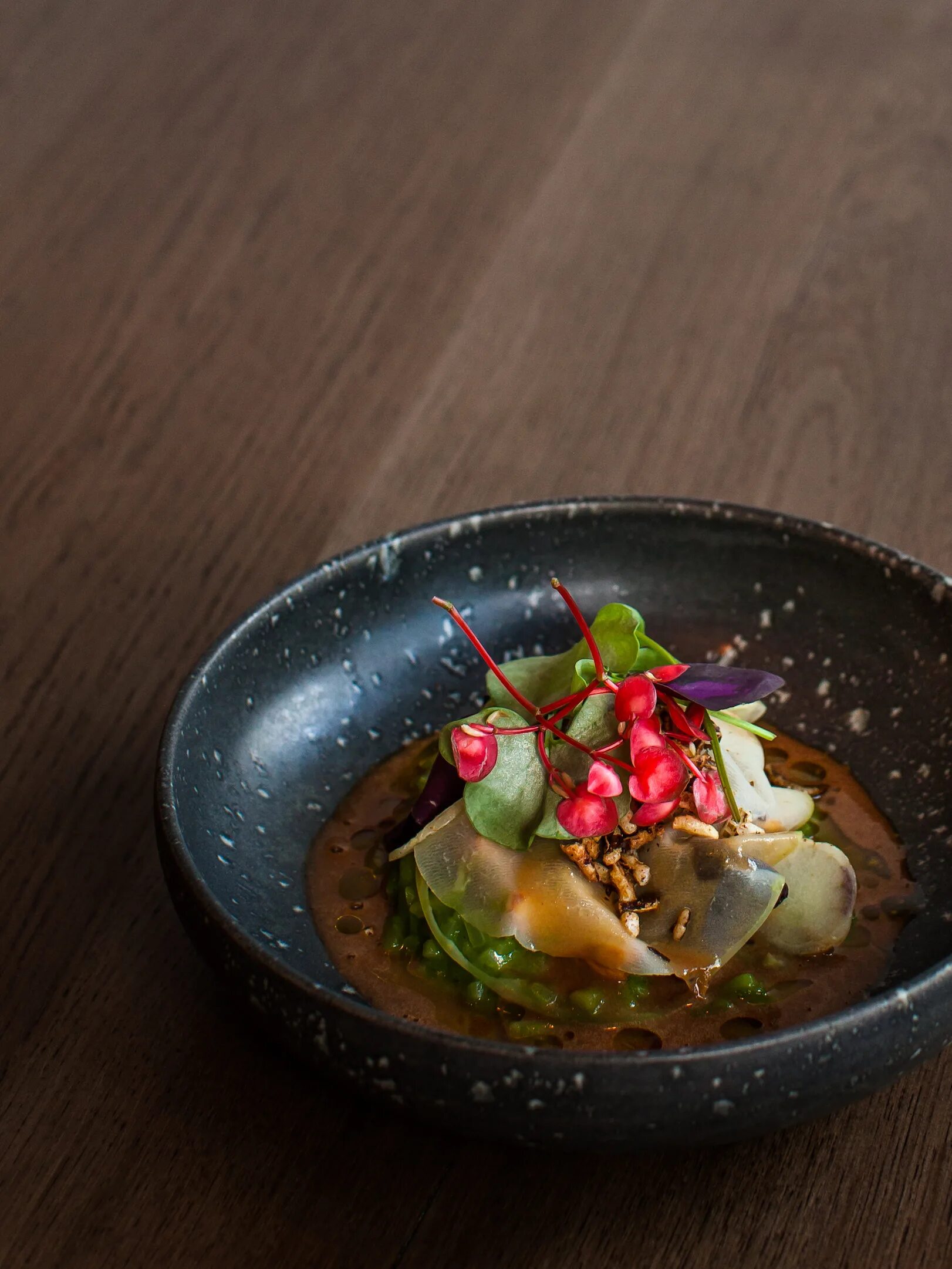 Zomato. Restaurants guide. ресторан фотосток. человек с кофе. Haute cuisine кухня.