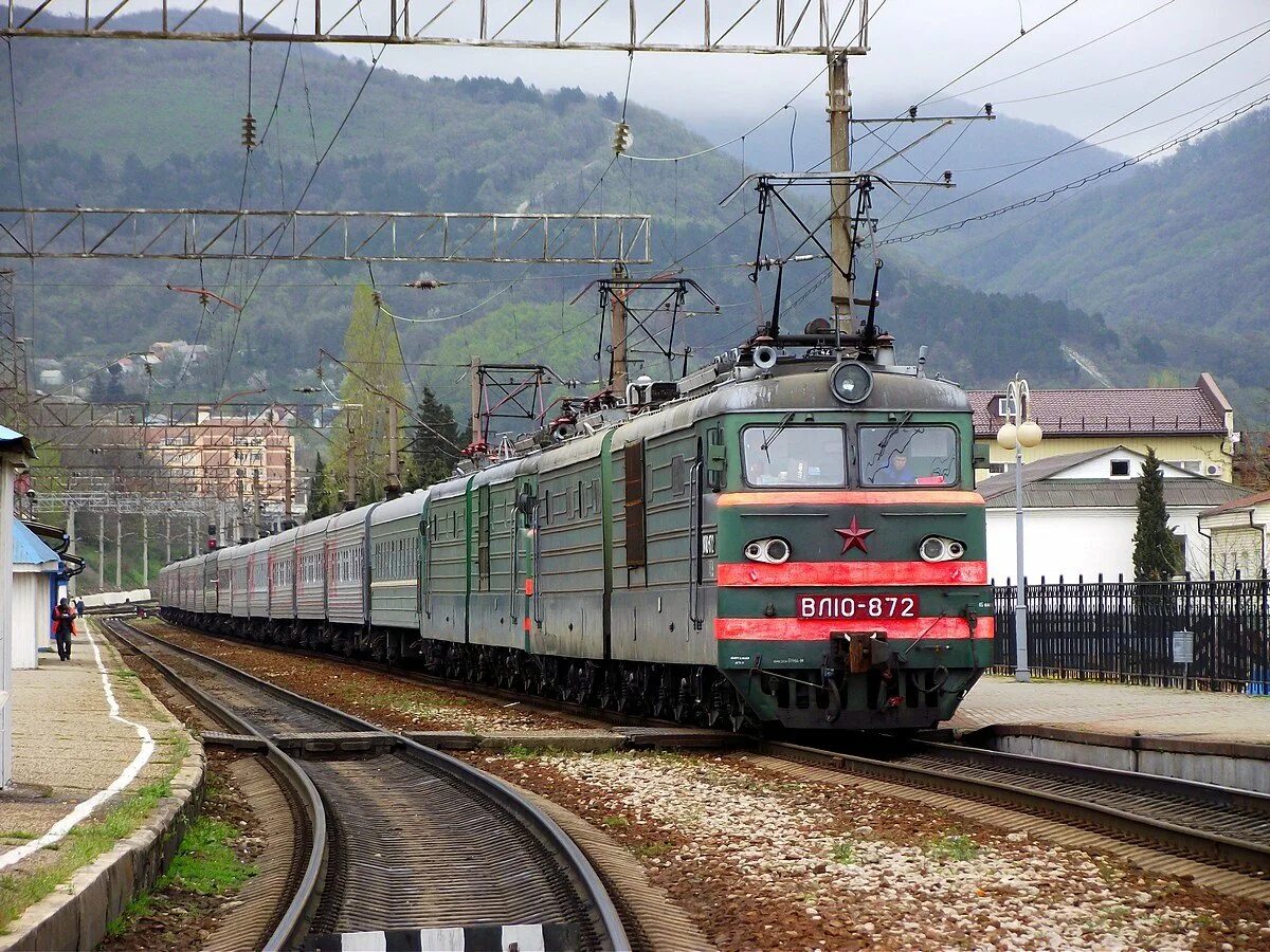 Электромотриса. Вокзал новочеркасск. Эп20 электровоз. Туапсе новочеркасск поезд. Магистральный электровоз.