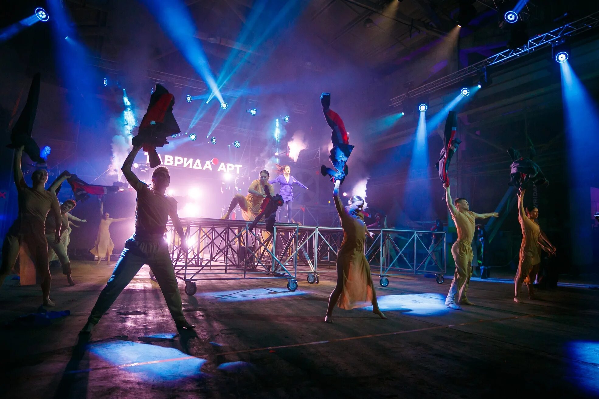 Москва мистерия шоу. Мистерия москва. Глазунов илья художник мистерия 20 века. Мистерия звука. Мистерия москва.