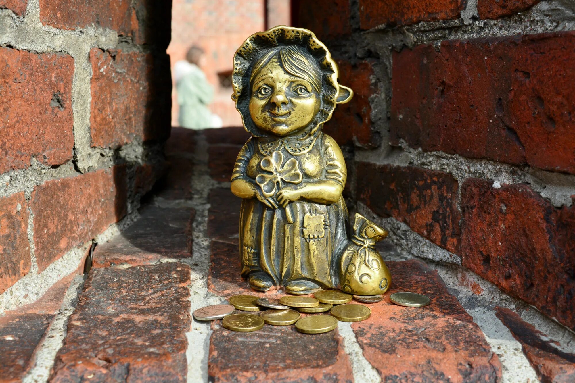 хомлин уля в калининграде. наталья шевченко калининград хомлины. папа хомлин в калининграде. малыш хомлин калининград. скульптура дедушка хомлин.