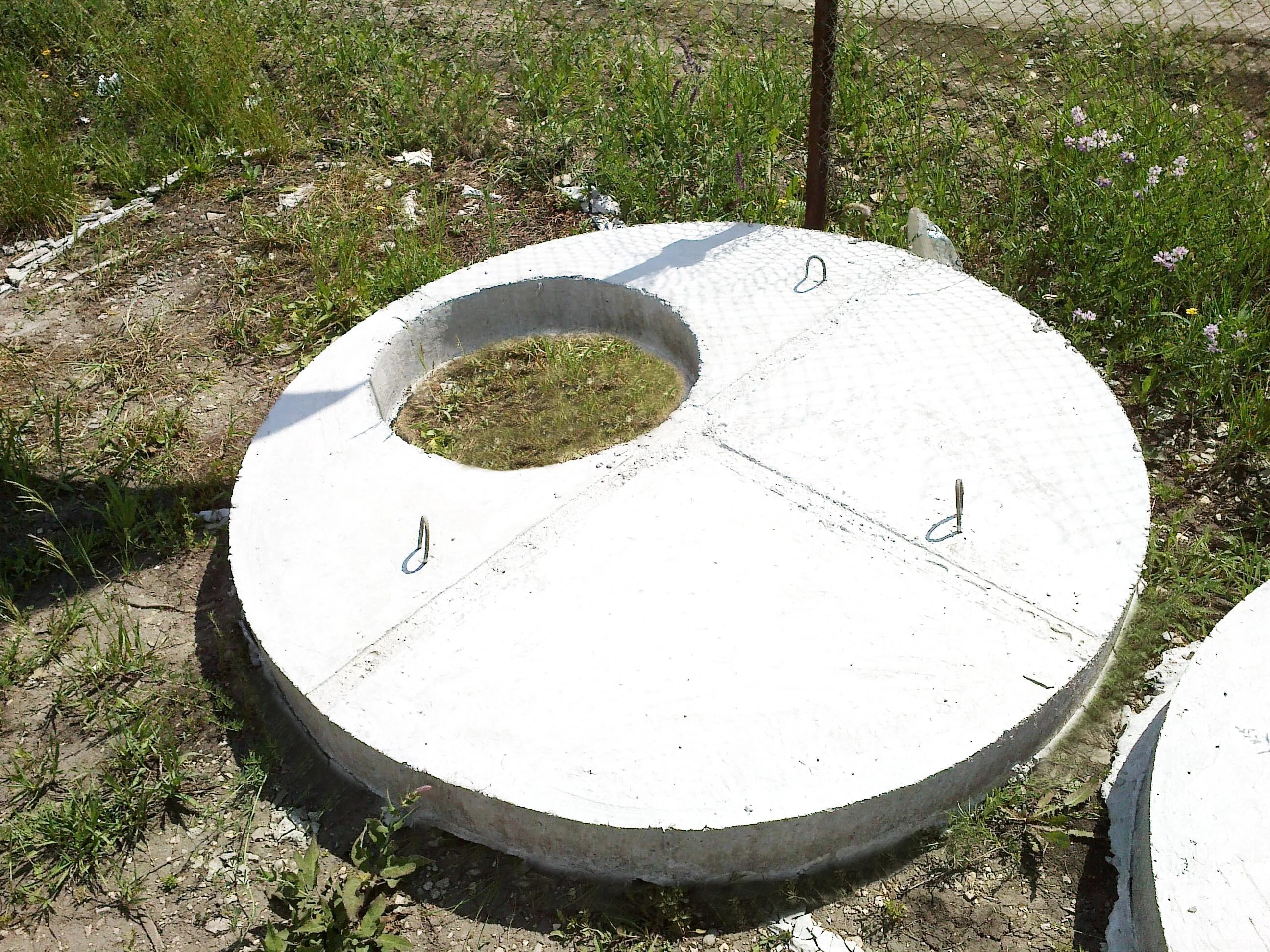 Жб кольца 1.5 м. Кольца железобетонные высота 90 см, d 1,5 м. (КС 15.9). Крышка кольца бетонная (кольцо 1 метр диаметр) - 1 шт.. Кольца бетонные 1500х900. Крышка колодца диам 2 метра.