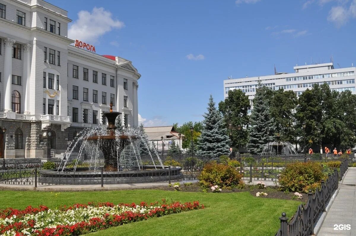 Исп екатеринбург. Гостиница исеть конструктивизм. Свердловск урал город. Екатеринбург площадь 1905. Екатеринбург виды города.