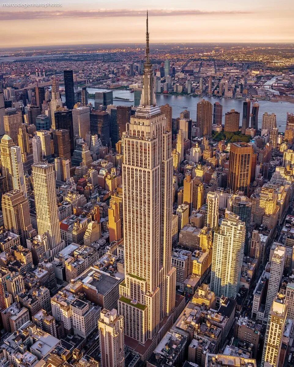 Нью Йорк Empire State building. Нью-Йорк Сити Эмпайр Стейт Билдинг. Эмпайр Стейт Билдинг с улицы. Нью-Йорк вид с Эмпайр Стейт Билдинг.