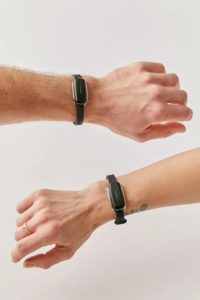 Band touch купить. Браслеты касаний bond touch. Touch bracelets. Браслеты прикосновений. Touch bracelets.