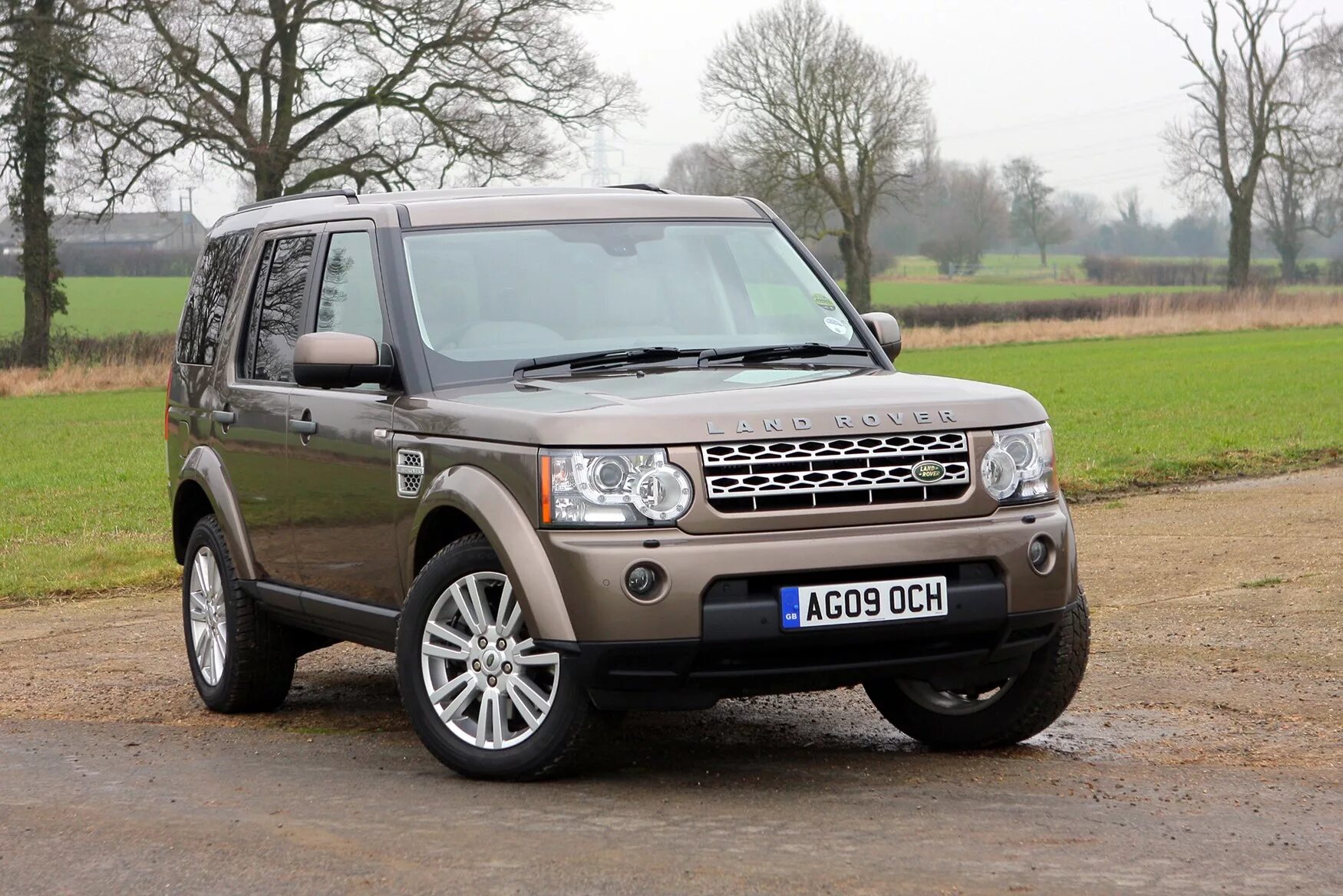 Дискавери выпуски. Ленд Ровер Дискавери 2004. Land Rover Discovery 2004. Land Rover Discovery 4 2004. Лэнд Ровер Дискавери 2004.