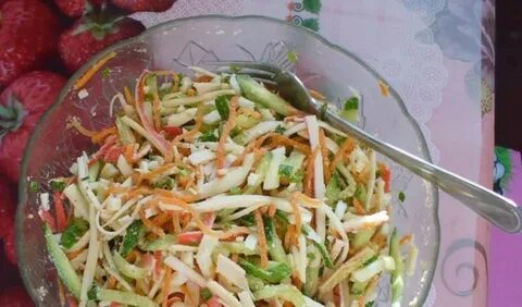 Салат со свежей морковью и огурцом свежим