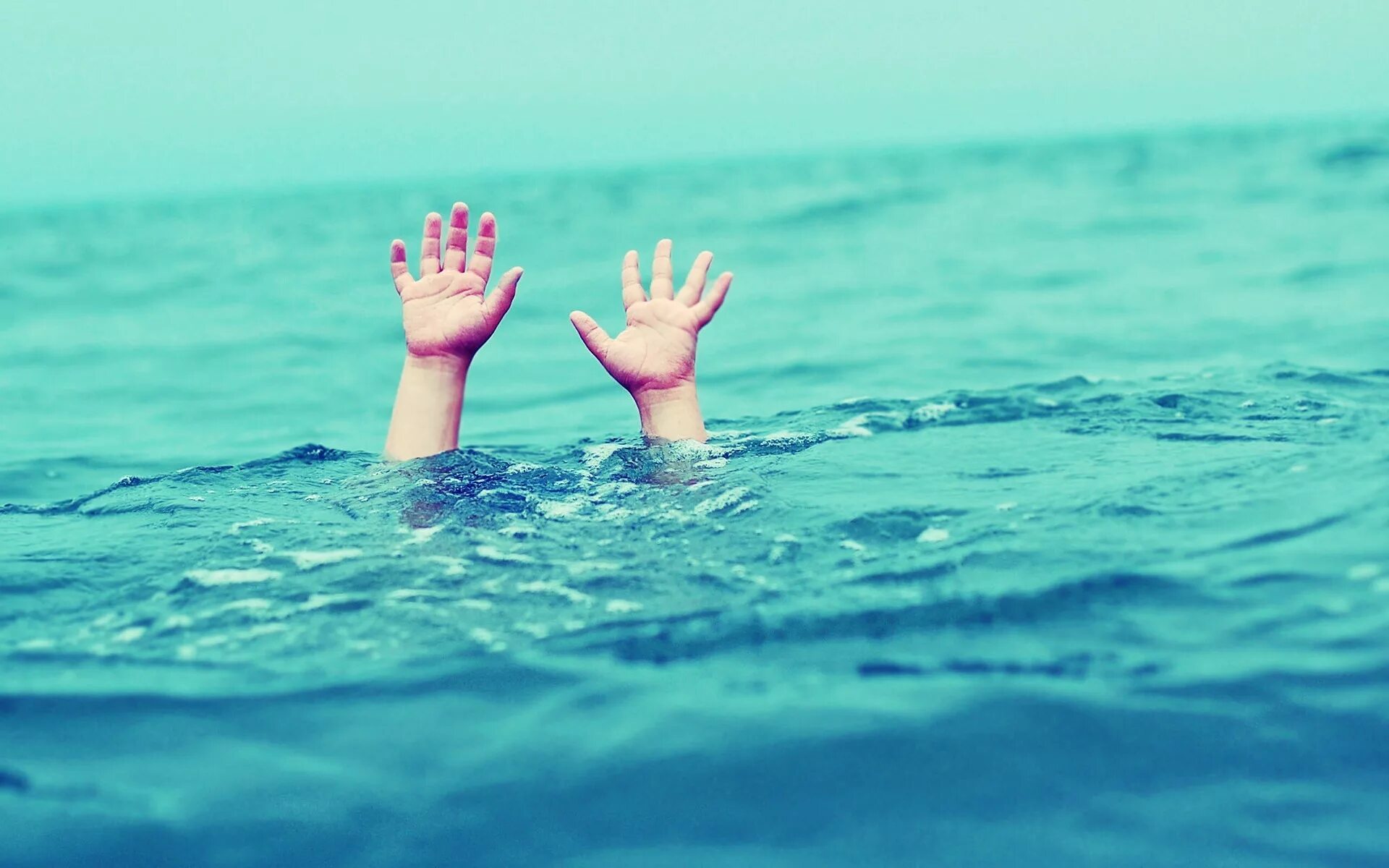 Ребенок утонул в воде. Ребенок утонул в воде