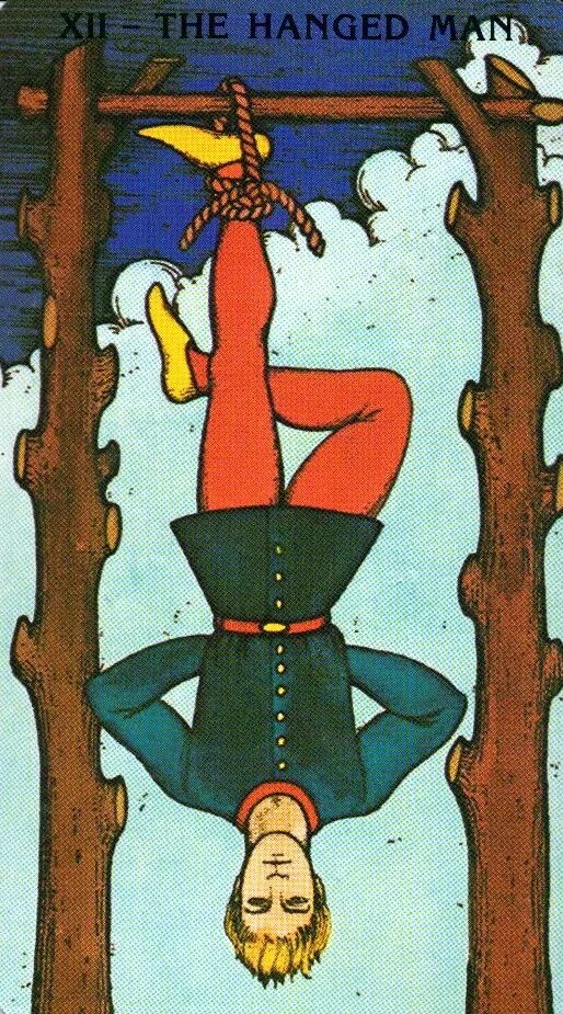 Фортуна повешенный. Повешенный таро уэйта. карты таро the hanged man. аркан повешенный таро. таро уэйта повешенного.