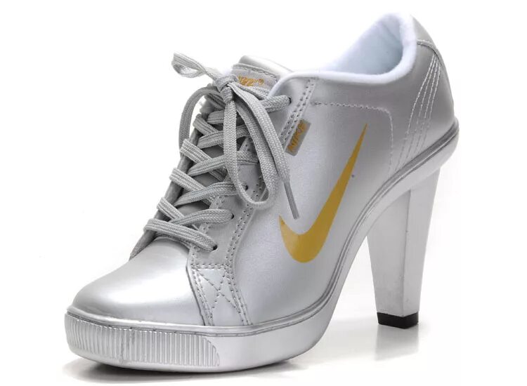 Туфли кроссовки на каблуке. Спортивные туфли женские на каблуке. Высокие nike dunk женские. Кроссовки на каблуке женские. Кроссовки на каблуке.