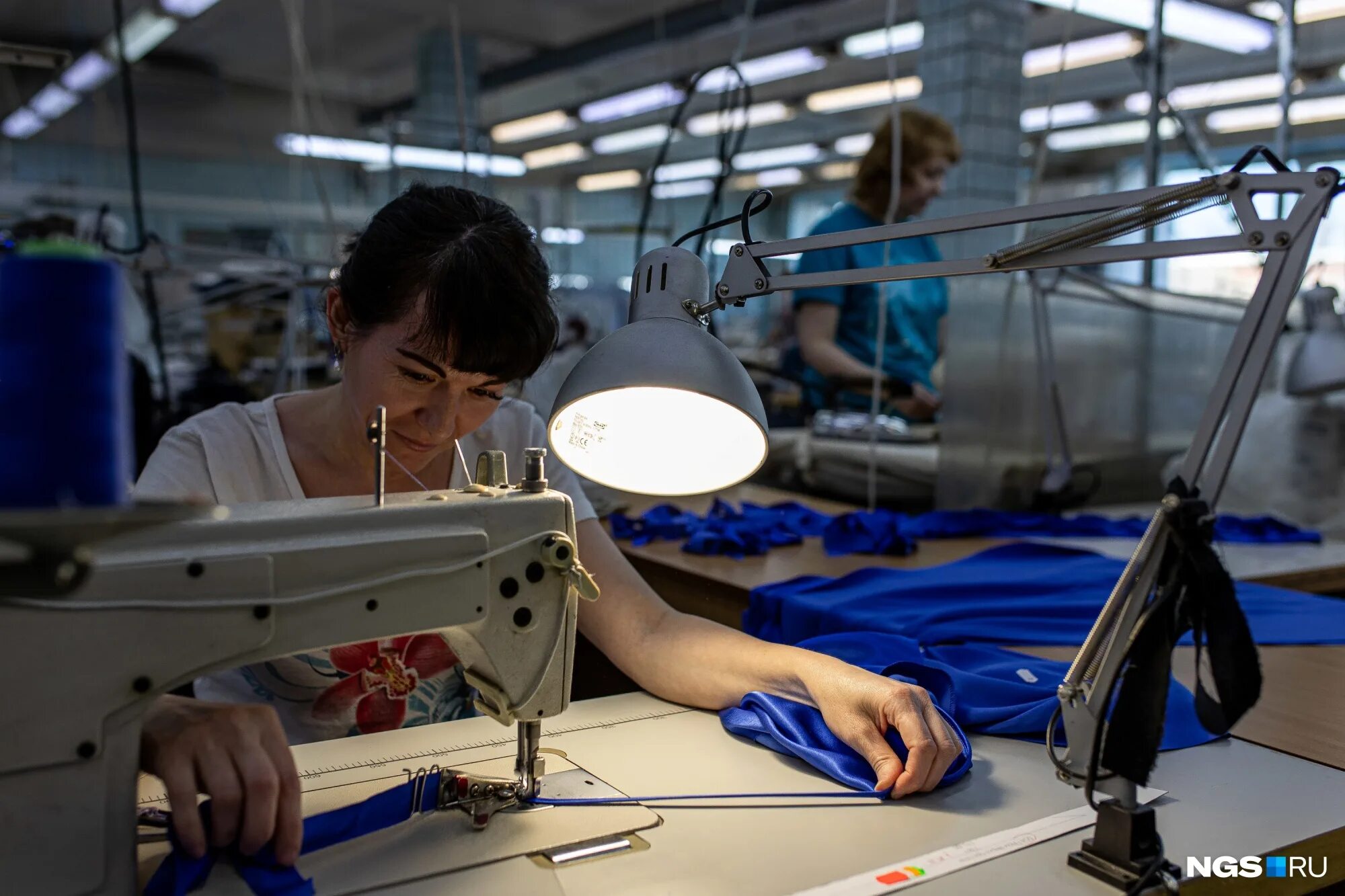 Новосибирские фабрики сайт. Новосибирская швейная фабрика. Производство одежды. Швейная фабрика в Европе. Швейная фабрика Новосибирск завод.