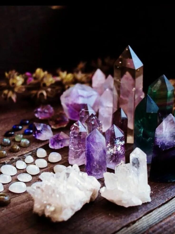 Crystal made. Магия кристаллов. Кристаллы Эстетика. Магия камней и кристаллов. Алтарь с кристаллами.