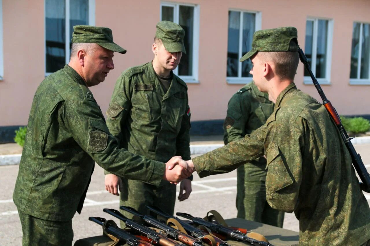 Вручение оружия военнослужащим. 12 Бригада инженерных войск. ВВСТ.