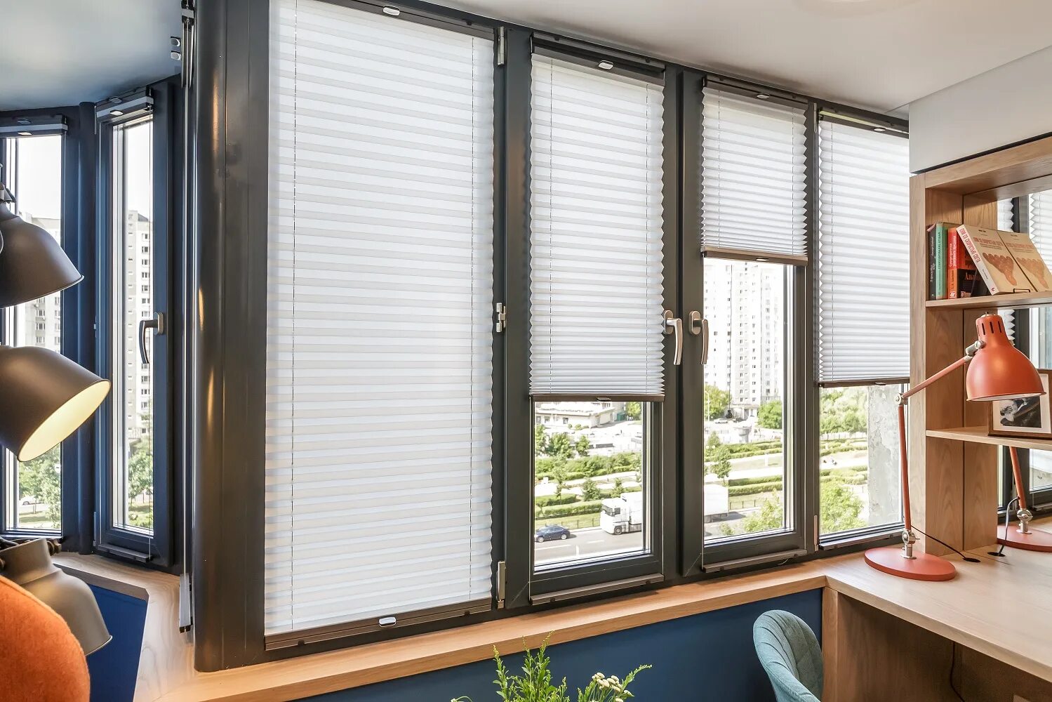 Плиссе Hunter Douglas. Жалюзи плиссе снизу вверх. Плиссе р1612. Hunter Douglas жалюзи плиссе. Пластиковые окна солнцезащитные