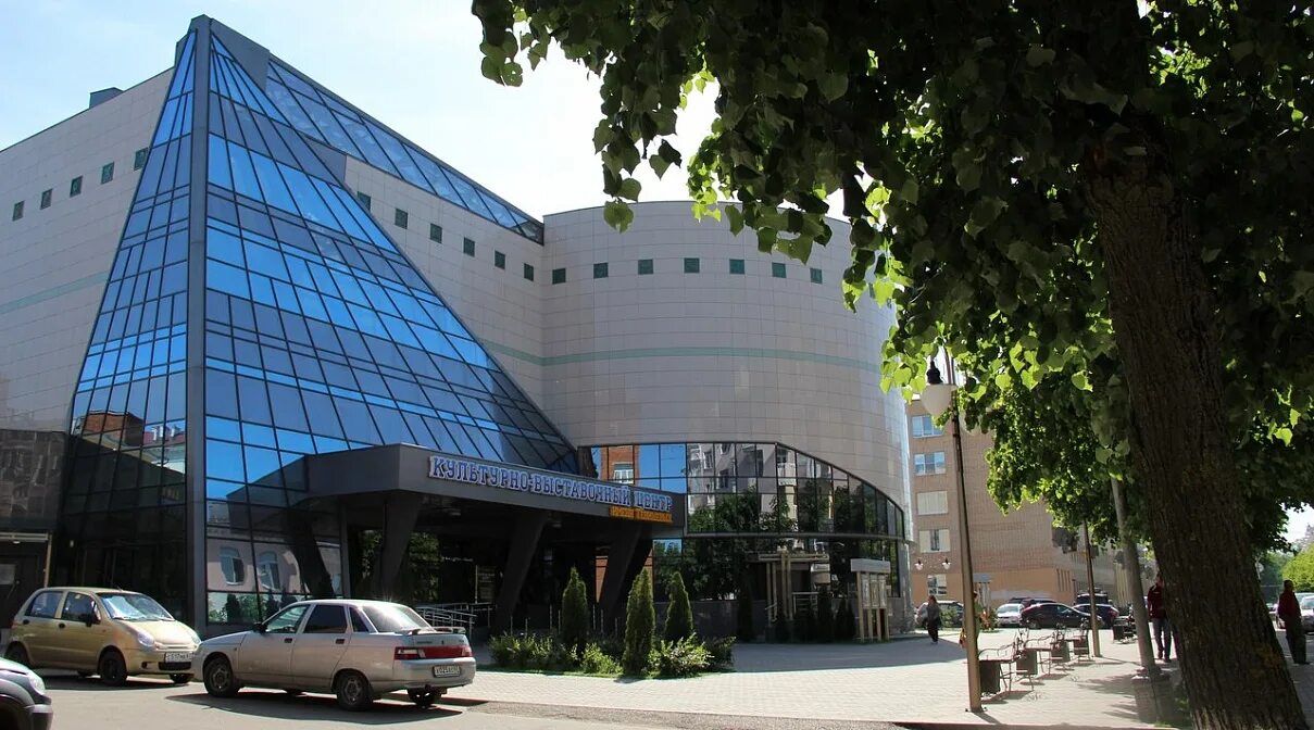 Культурно-выставочный центр имени тенишевых. Квц тенишевых. Культурно-выставочный центр имени тенишевых. Выставочный зал тенишевой смоленск. Квц тенишевых.