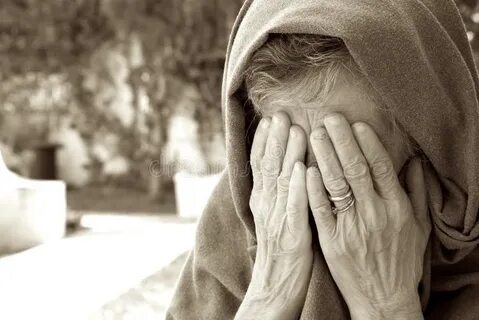 Сказав о сыне она закрыла лицо руками