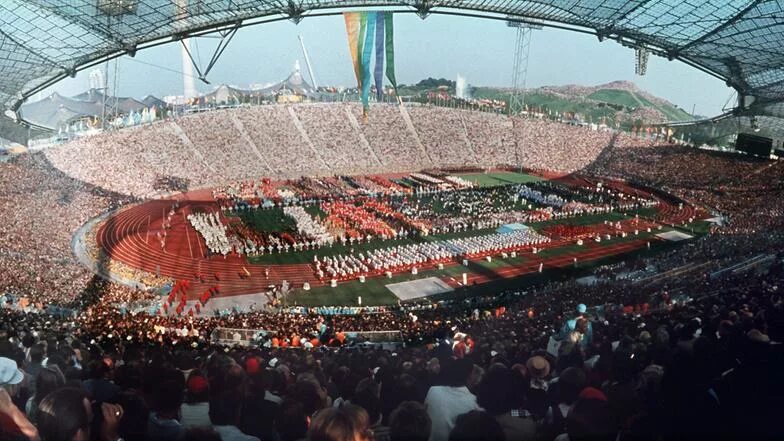 Мюнхен 1972. Олимпийские игры в Мюнхене 1972. 20 Летние Олимпийские игры в Мюнхене. Церемония закрытия стадион Мюнхен 1972. Игры мюнхен 1972