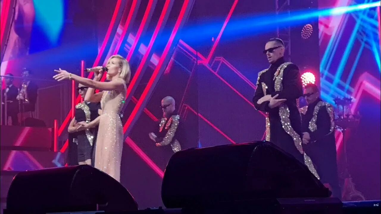 Платье Леры Кудрявцевой на песне года 2021.