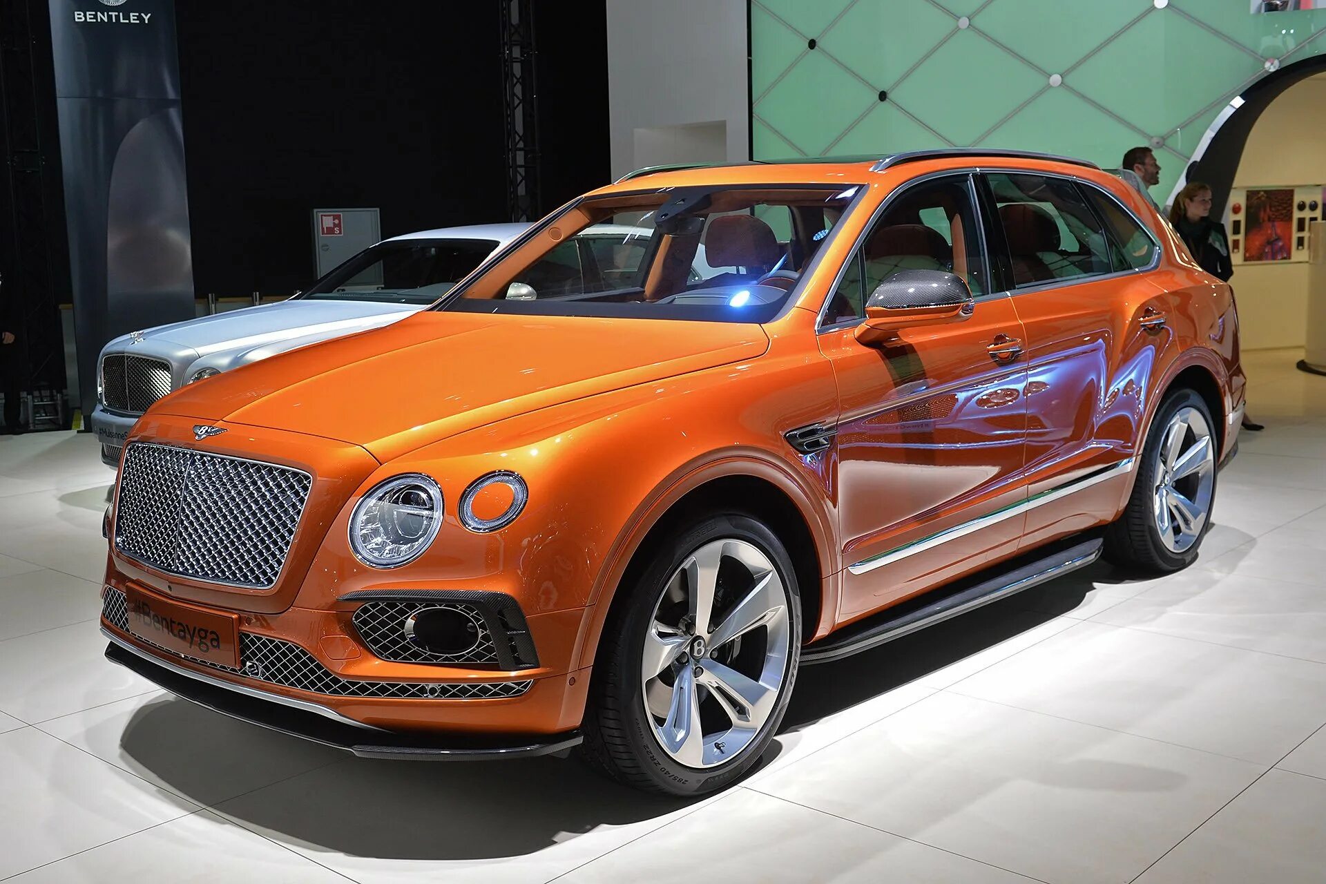 Бентли бентайга 2016. Внедорожник Bentley Bentayga. Бентли 2016. Bentley Bentayga фото. Bentley внедорожник электрокар.