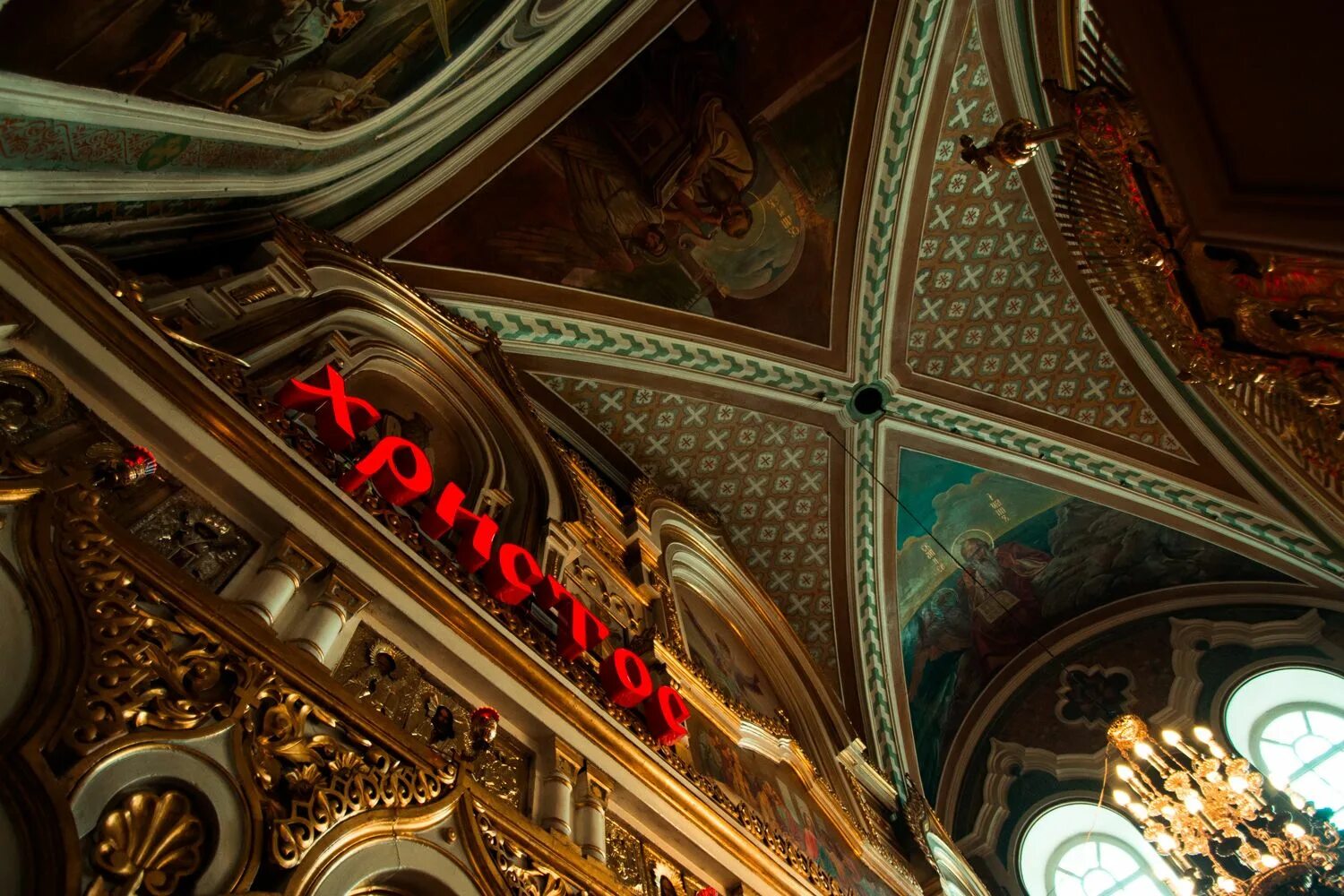 Красная площадь внутри. Казанская Церковь на красной площади внутри. Модерн в церквях Казани.