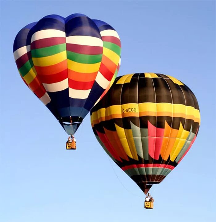 Flying balloon. Воздушный шар с корзиной. Воздушный шар с корзиной в небе. Большой воздушный шар. Фестиваль воздушных шаров.