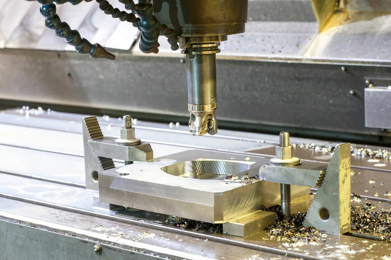 Optimum f80 cnc. Станки для фрезерования. 3д фрезеровка оргстекла чпу. Фрезеровка чпу по металлу. Фрезерование сложных деталей.