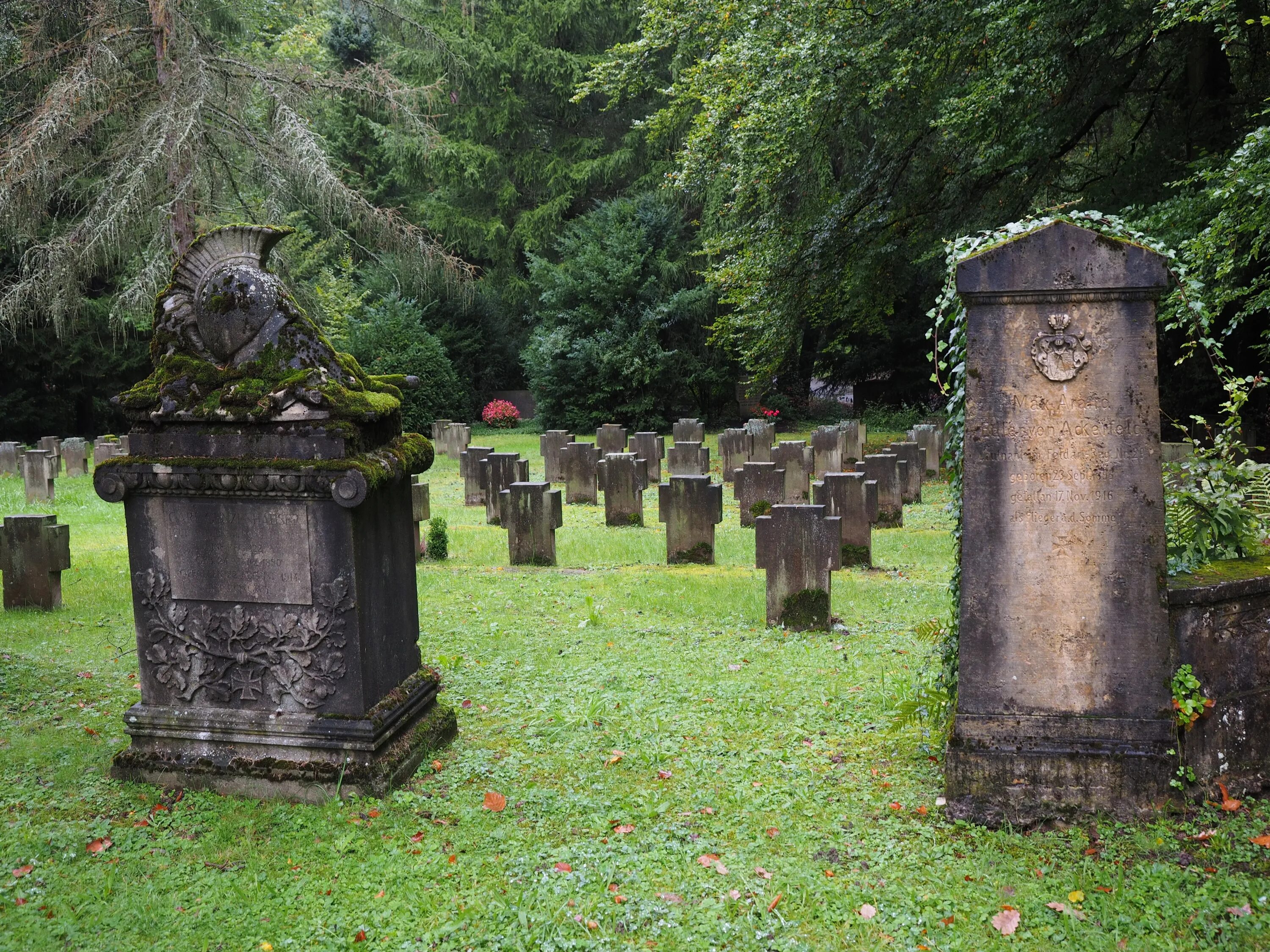 Могильный камень старое кладбище. Кладбище в Штутгарте. Могила Граве. Ганновер кладбище зеехорст. Могильный википедия