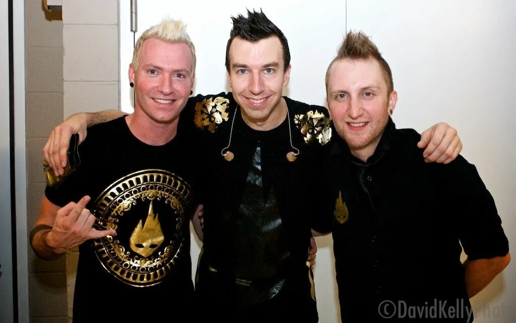 Thousand foot krutch the part that. Группа thousand foot krutch. фото thousand foot krutch. skullcracker группа.